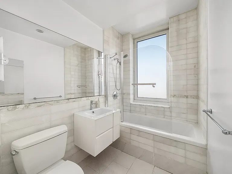 635 W 42nd St #24B — Photo 5