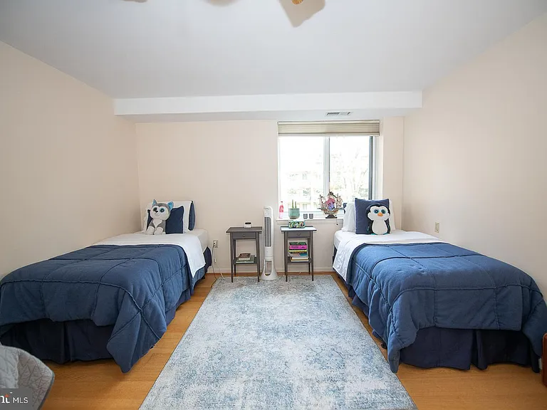 1637 Oakwood Dr #S122 — Photo 14