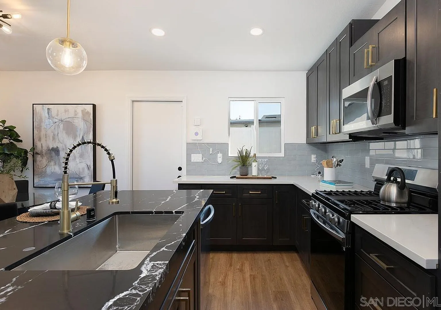Nicely Renovated Three Bedroom House with Pool — Photo 4