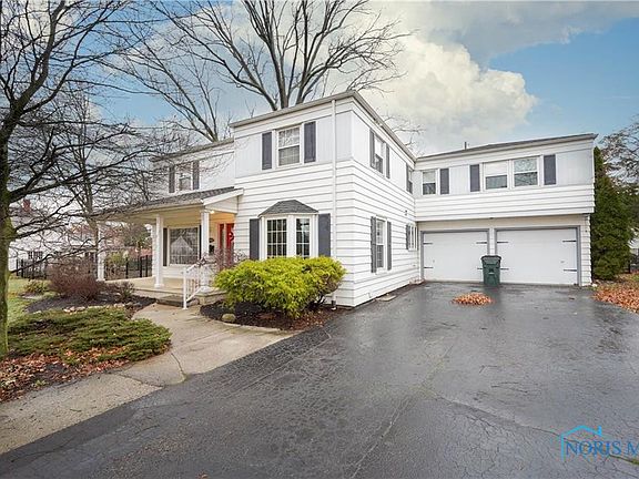 3rd image of 21 Herrick Ct