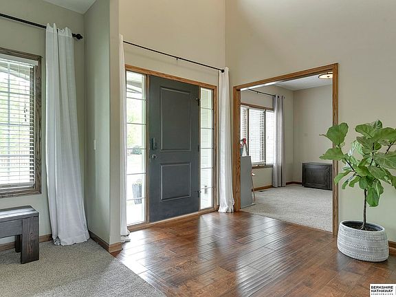 3rd image of 18410 Honeysuckle Dr
