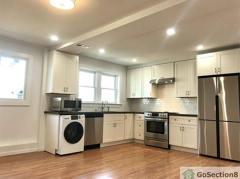 1st image of 1459 Revere Ave
