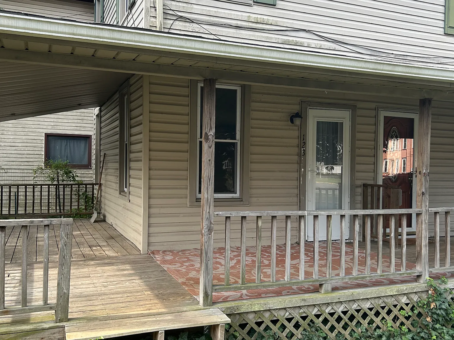 3 bed, 1100 sqft, $1,300 — Photo 1