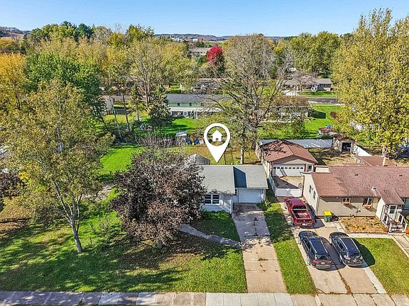 3rd image of 544 Ellinwood Ave