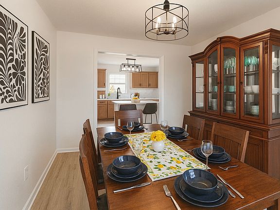 Dining room that comfortably seats 6 guests. Additional chair available for more guests