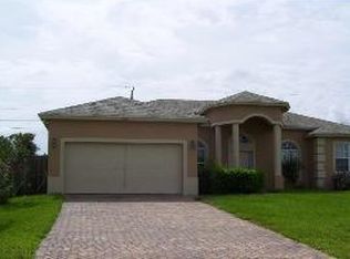 427 SW Log Dr, Port Saint Lucie, FL 34953