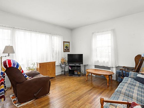 4th image of 16 Finney Ln
