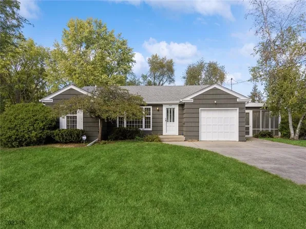 7851 Harbach Blvd, Clive, IA 50325