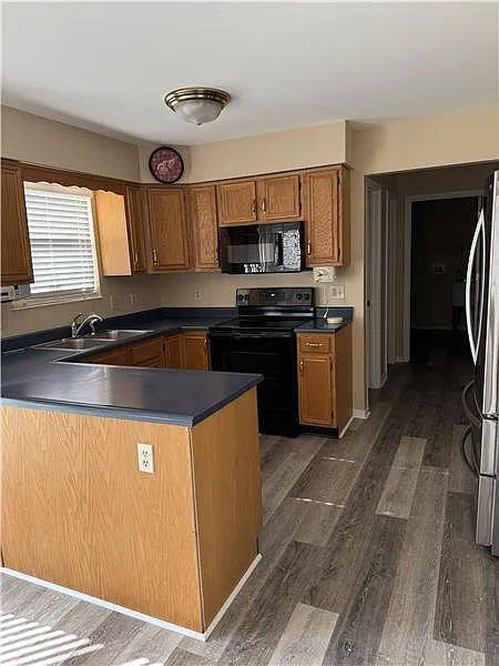 3 bed, 2.5 bath, 2000 sqft, $2,250 — Photo 2