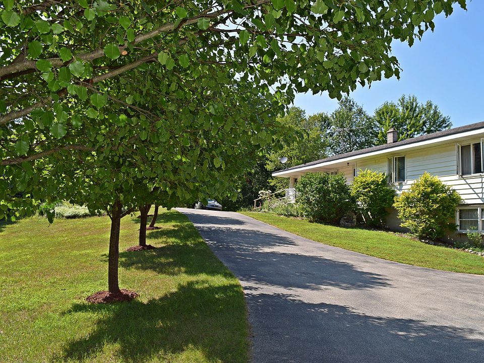 1st image of 3128 W 1st St