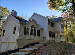 32 Roe Rd, Bloomingburg, NY 12721