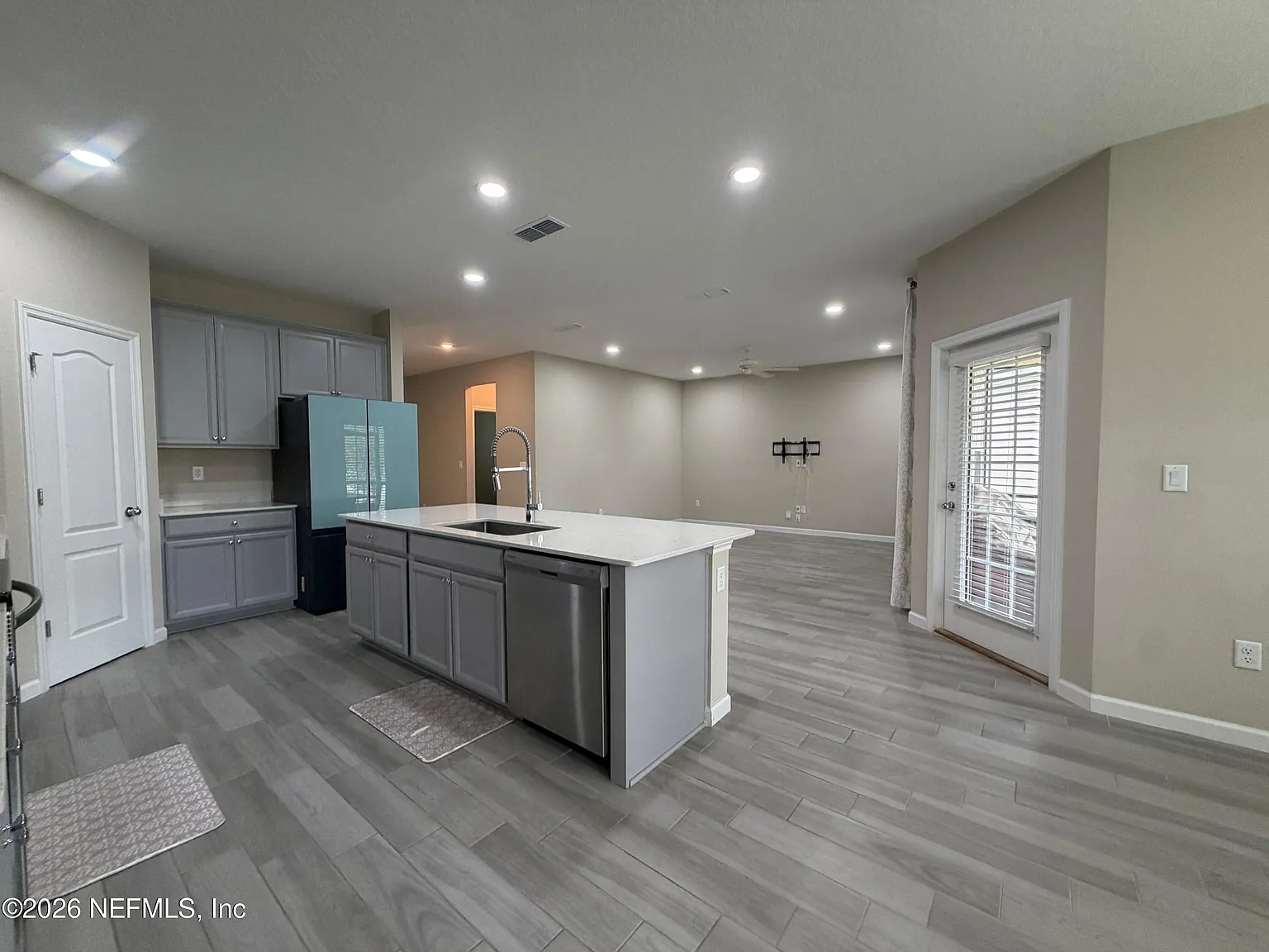 4 bed, 3.0 bath, 2088 sqft, $2,400 — Photo 3