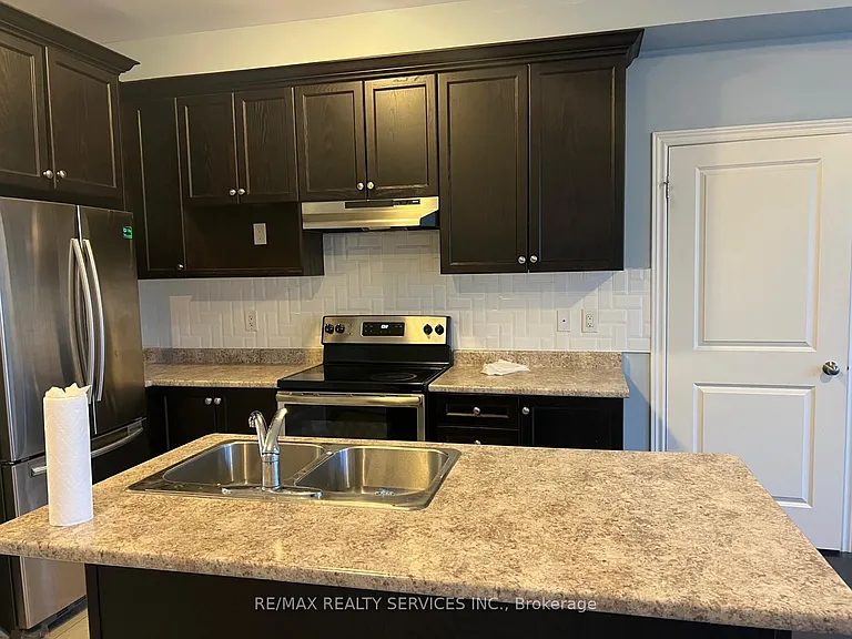 Hogan Manor Dr — Photo 5