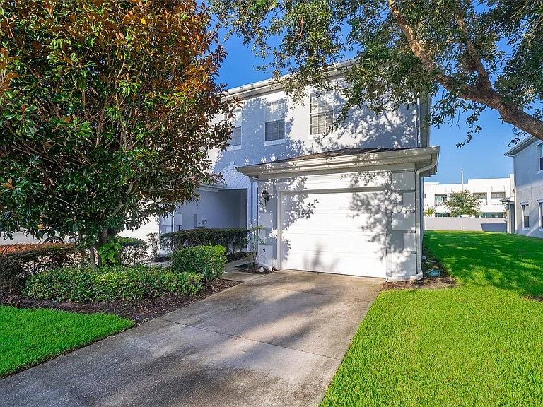 9400 Flowering Cottonwood Rd — Photo 2