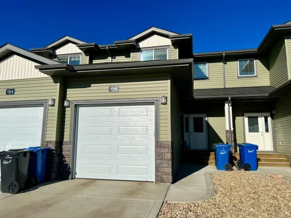 156 Hampton Close, Penhold, AB T0M 1R0