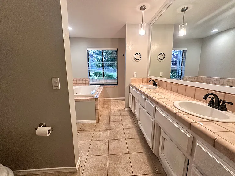 23891 Shoreline Ct — Photo 11