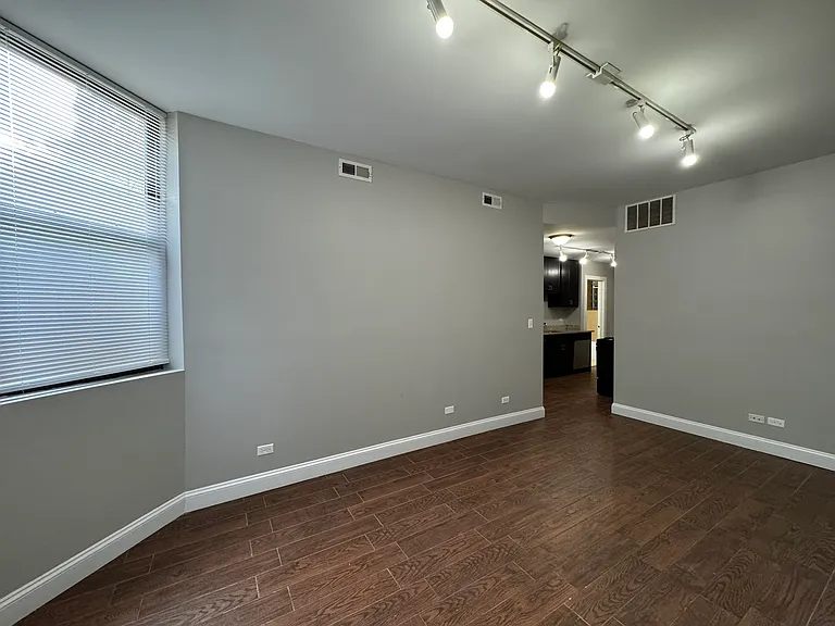 5400-5402 N Winthrop Avenue Gdn — Photo 8