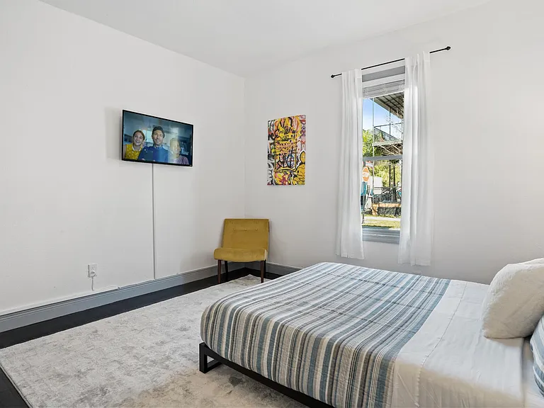 1221 E Columbus Dr #B — Photo 7