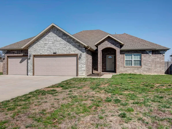 823 E Baracuda Drive, Nixa, MO 65714