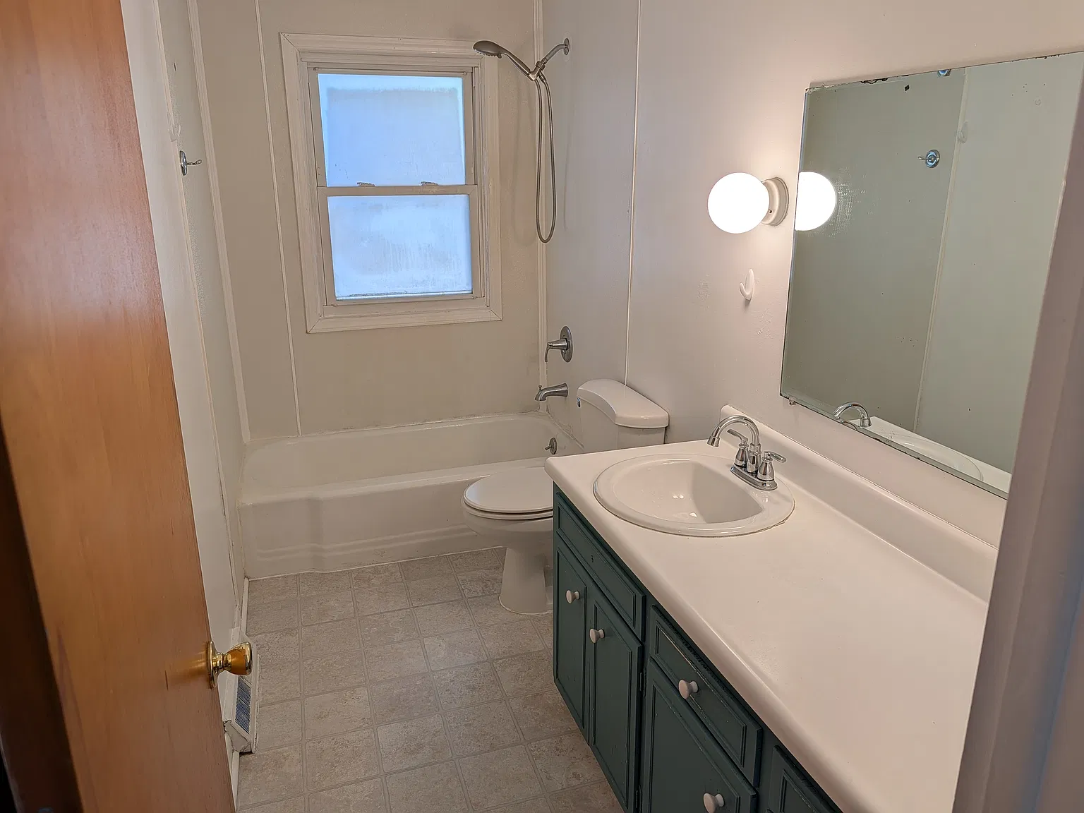 2 bed, $1,100 — Photo 3