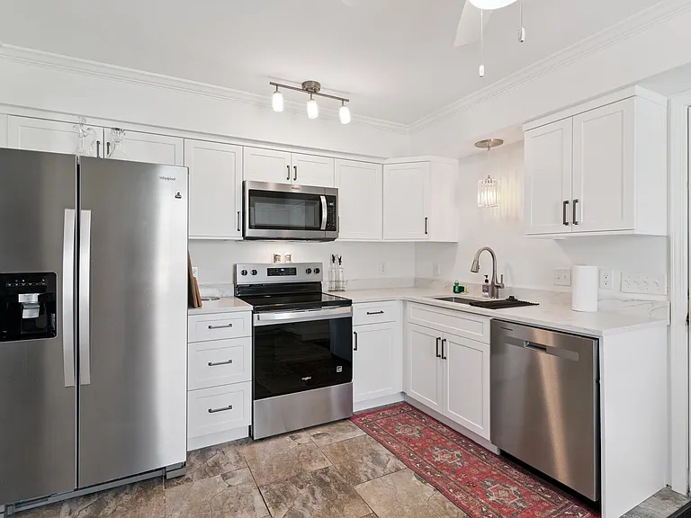 111 Thompson Cv — Photo 4