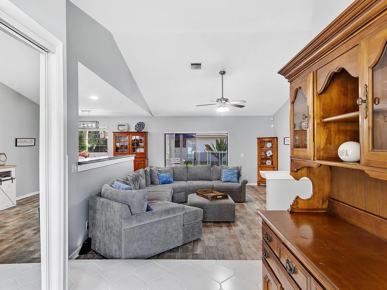 4 bed, 2.0 bath, 1844 sqft, $6,950 — Photo 4