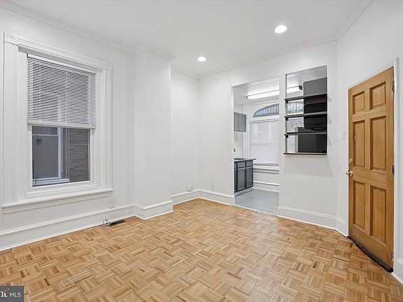 4th image of 236 Buckingham Pl