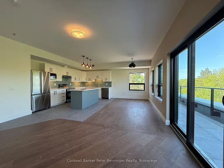 604 Queen St S #401 — Photo 7