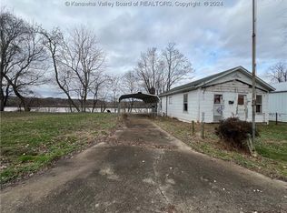 2013 Shore St, Point Pleasant, WV 25550