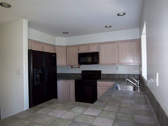 2nd image of 4800 Esperanza