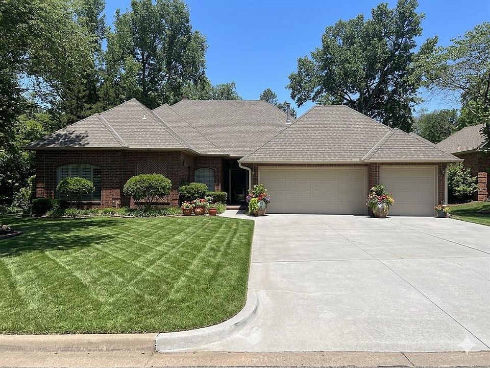 1st image of 1904 Oaks Way