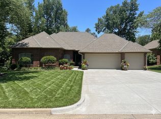 1904 Oaks Way, Oklahoma City, OK 73131