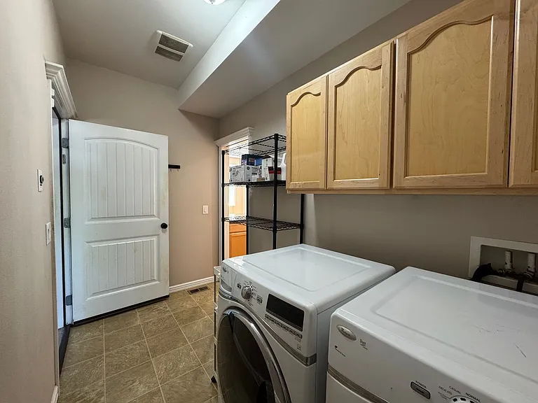 4467 Castlerock Dr — Photo 29