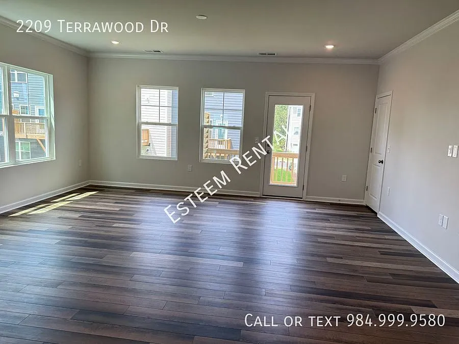 4 bed, 2406 sqft, $2,300 — Photo 4