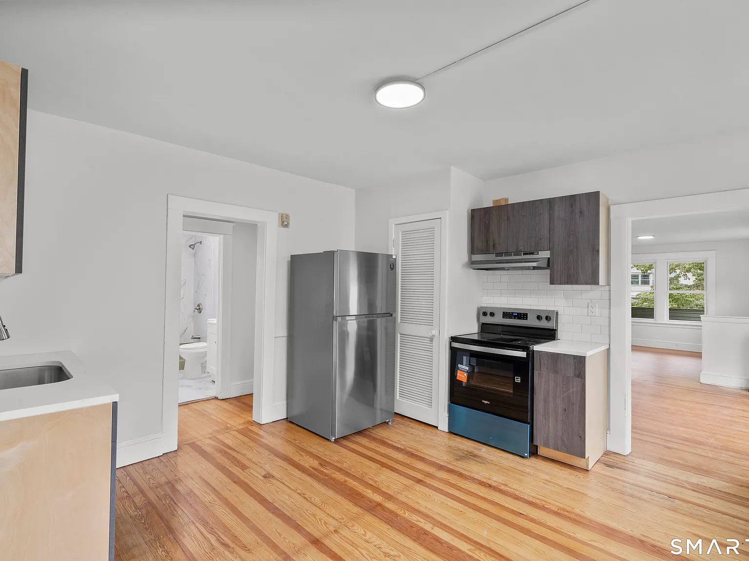 3 bed, 1.0 bath, 1100 sqft, $2,000 — Photo 1