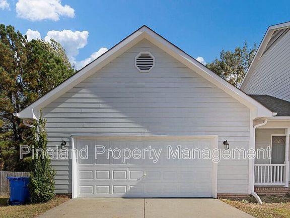 4th image of 320 Roundtree Dr
