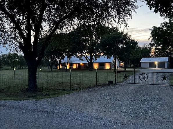 310 Alma Dr, Ennis, TX 75119