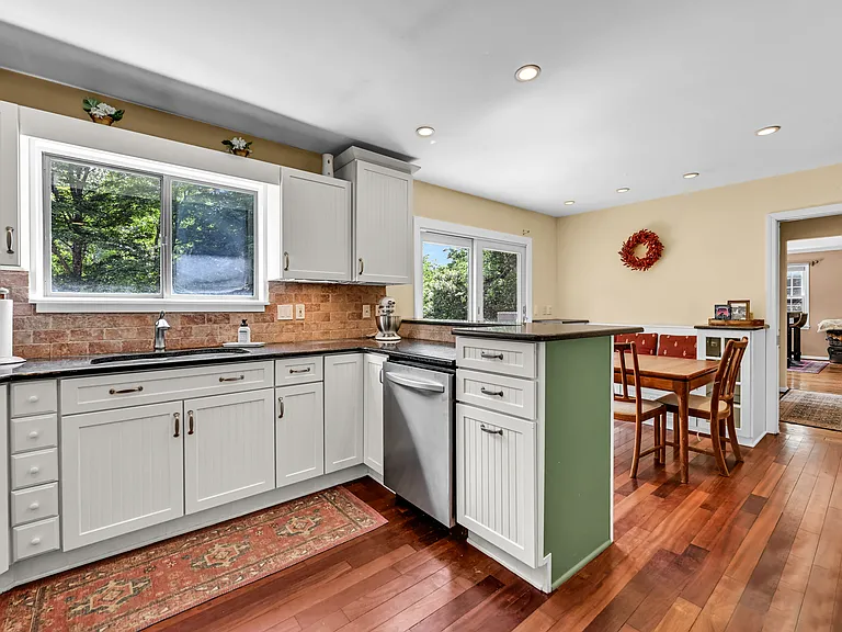 128 Old Town Farm Rd — Photo 4