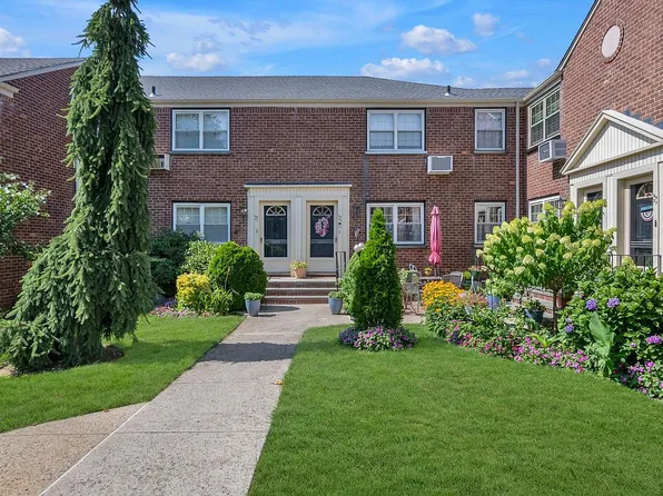 69-23 213th St #A, Oakland Gardens, NY 11364