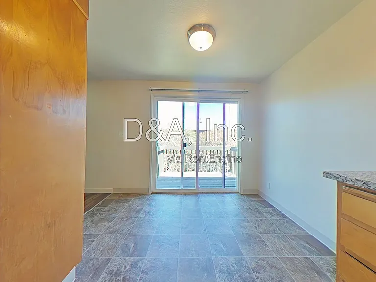 2201 NW Grant Ave #7 — Photo 4