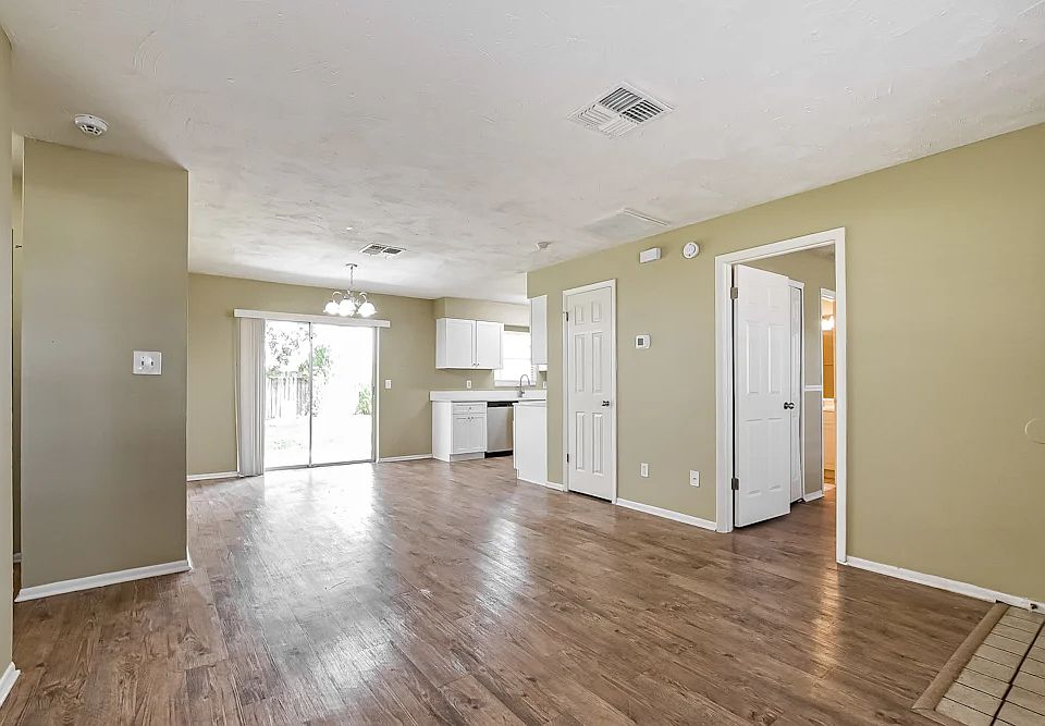 1st image of 111 Oaxaca Ln