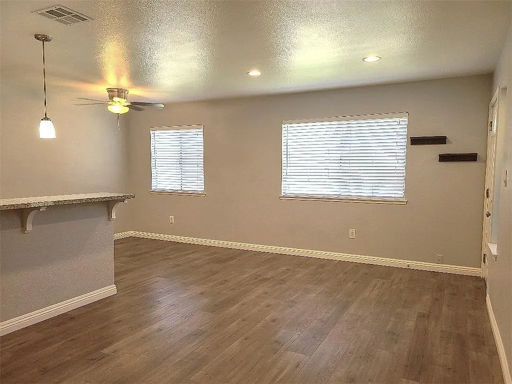2 bed, 882 sqft, $2,495 — Photo 4