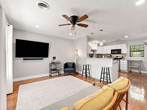 4th image of 511 S Lewis Ave