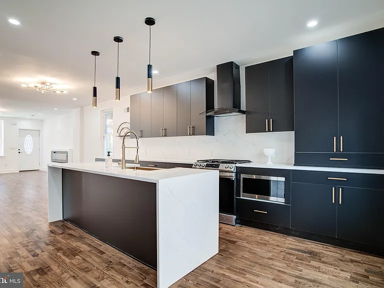 3038 Salmon St — Photo 11