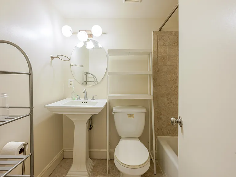 1701 16th St NW #208 — Photo 11