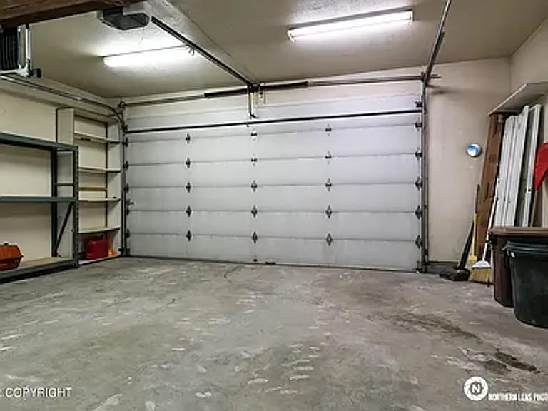 528 State St — Photo 29