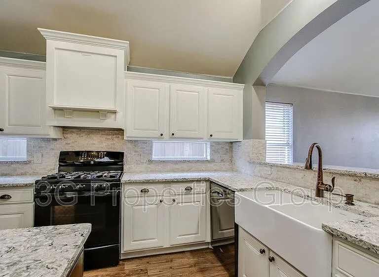4516 Highridge Dr — Photo 12
