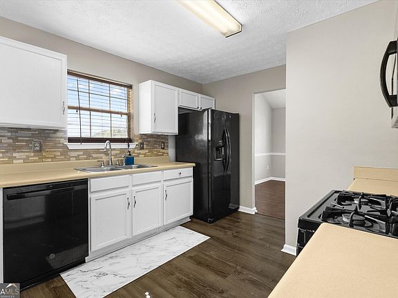 5th image of 4474 Carriage Park Dr