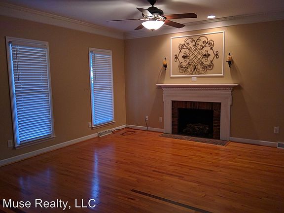 4th image of 376 Peppermill Dr