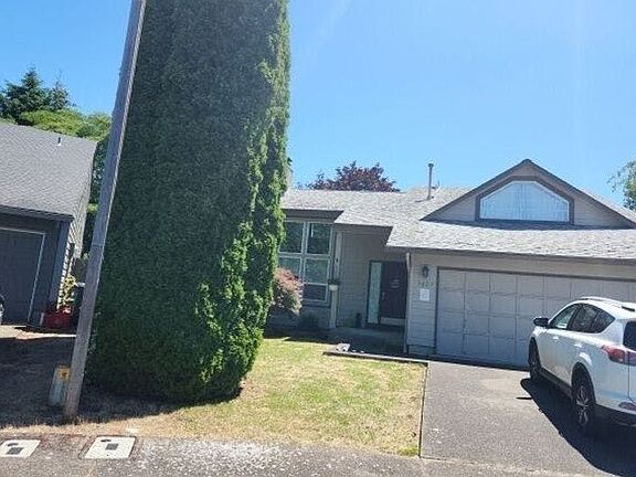 3rd image of 3827 Lancaster Dr